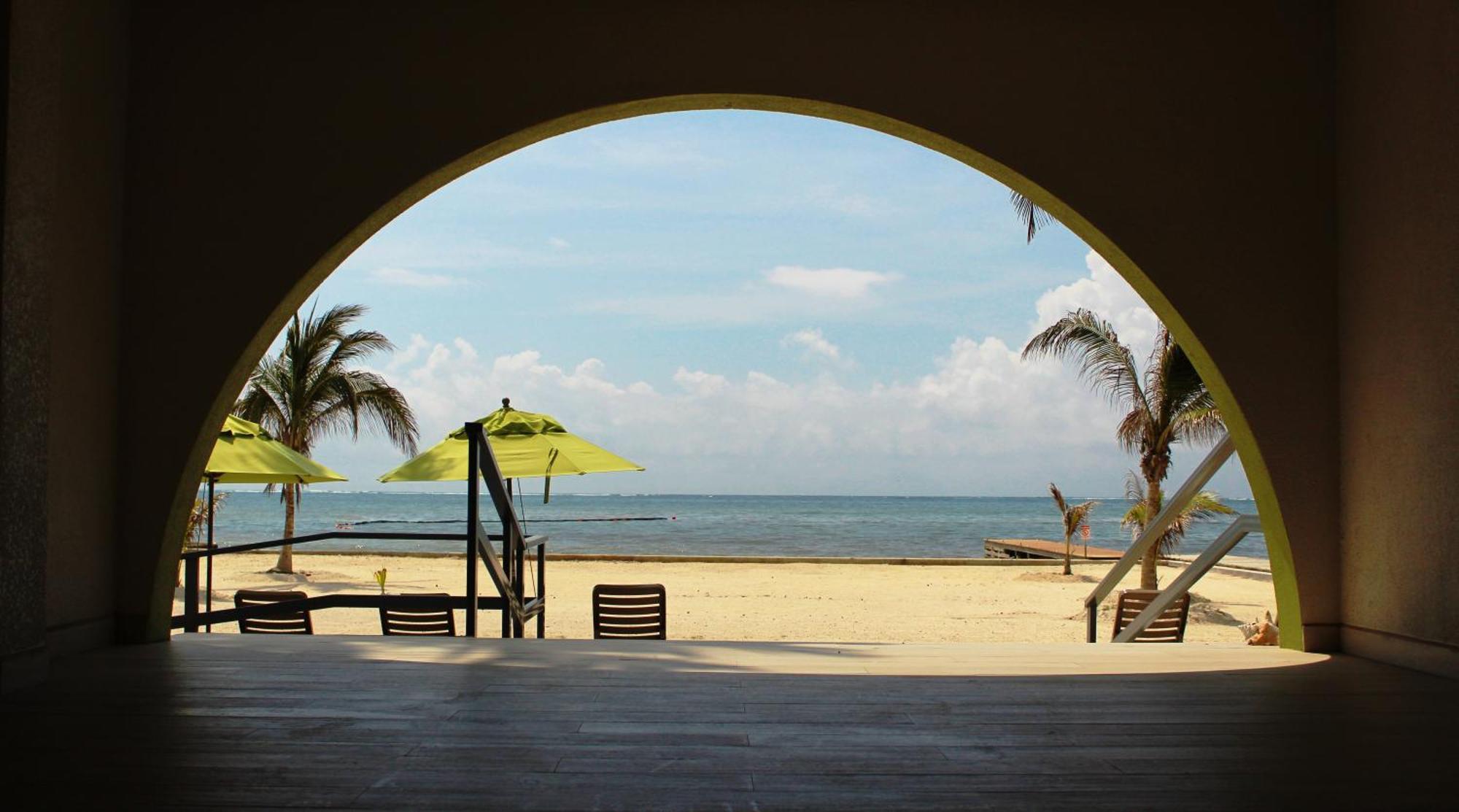 Bananas On The Beach ซานเปโดร ภายนอก รูปภาพ